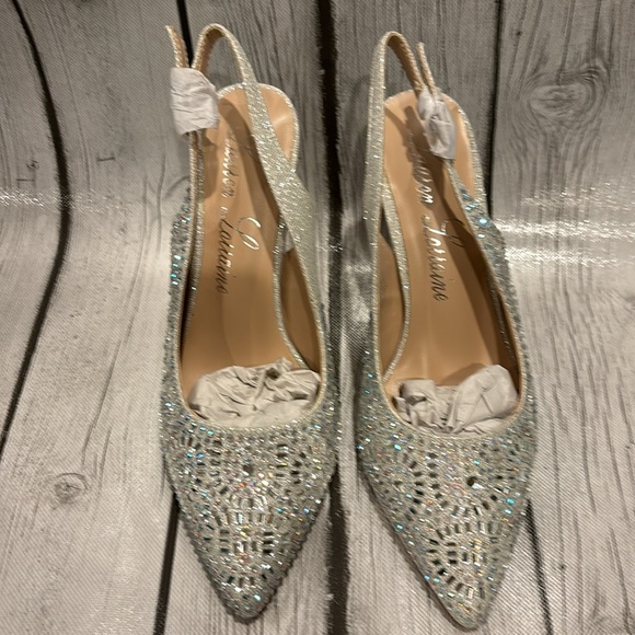 NIB Lauren Lorraine Rachel style silver sling back heels - Picture 3 of 6